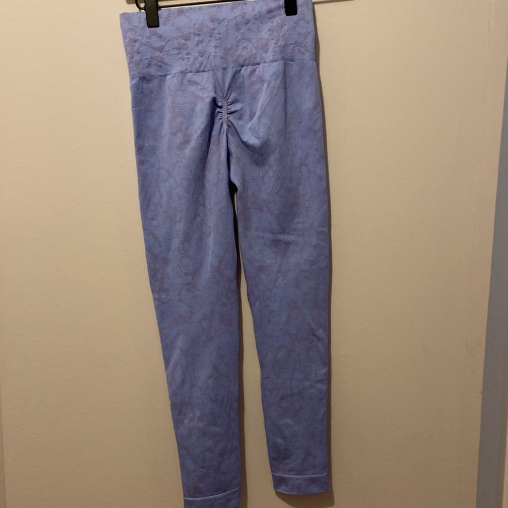 Gymshark leggings like new size XS - Picture 2 of 3